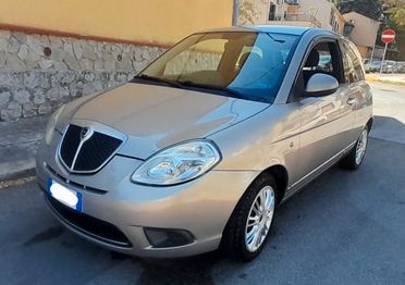 Lancia Ypsilon 1.3 MJT 75 CV Unyca
