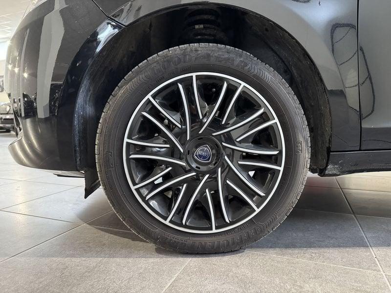 Lancia Ypsilon 1.0 FireFly 70cv Hybrid Silver