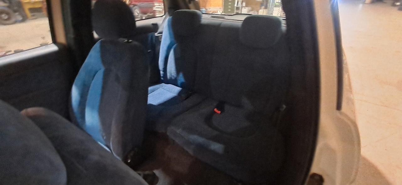 Lancia Ypsilon 1.2 16V Platino