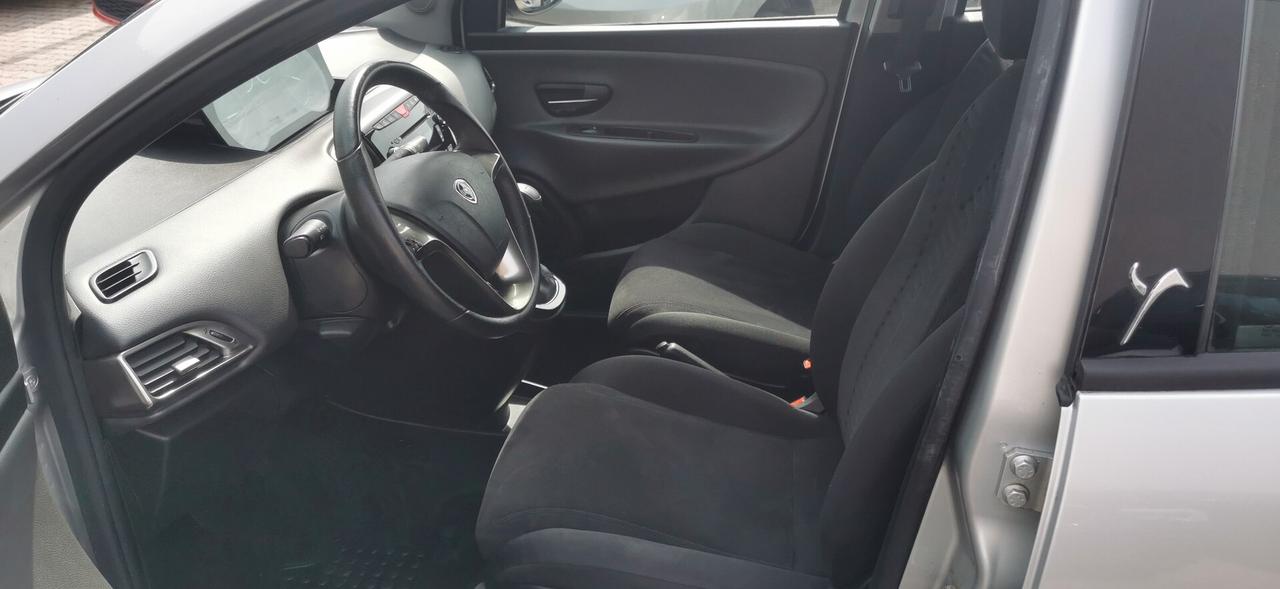 Lancia Ypsilon 0.9 TwinAir 85 CV 5 porte S&S DFN Gold
