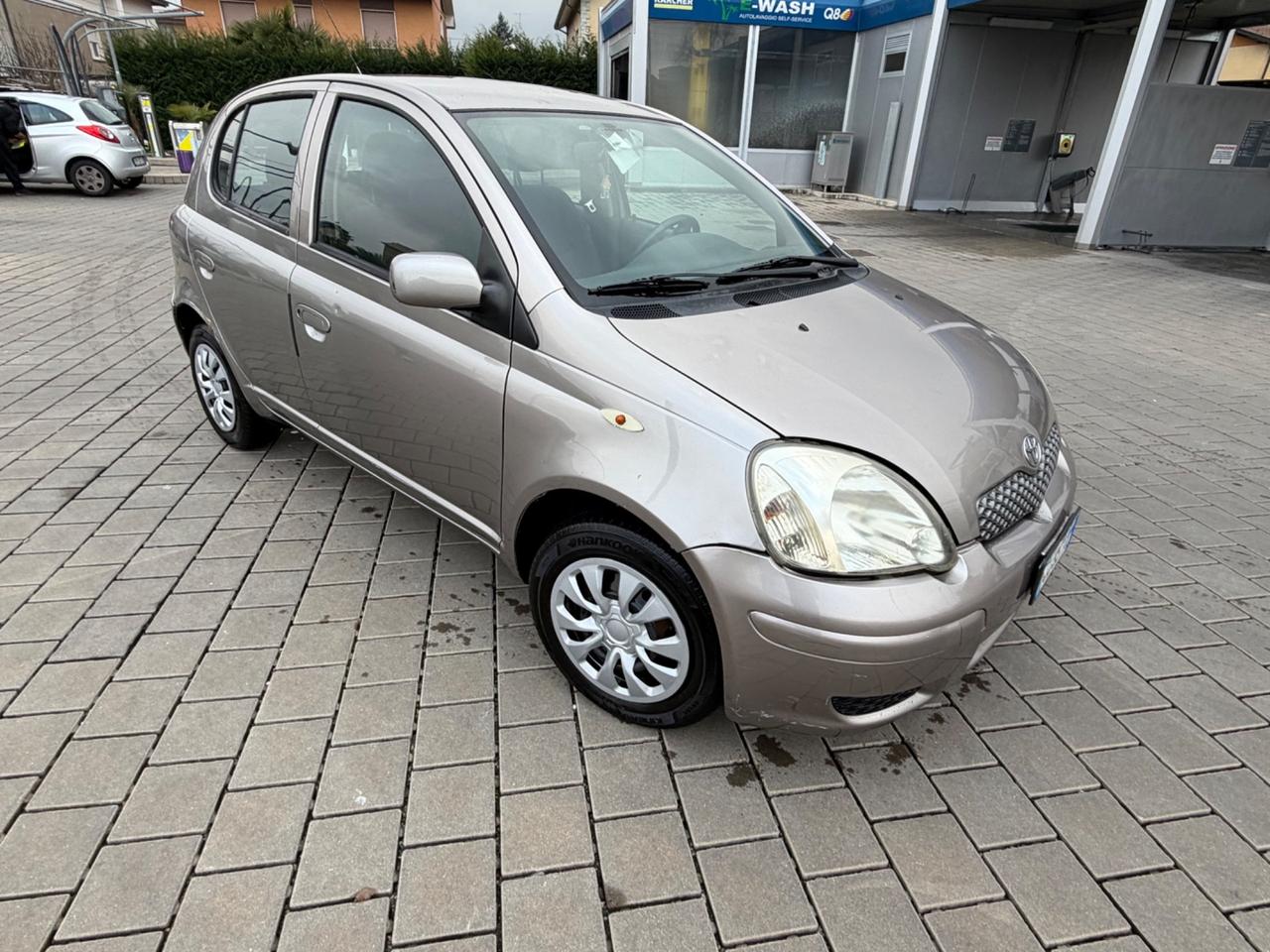 Toyota Yaris 1.0i 16V cat 5 porte Sol