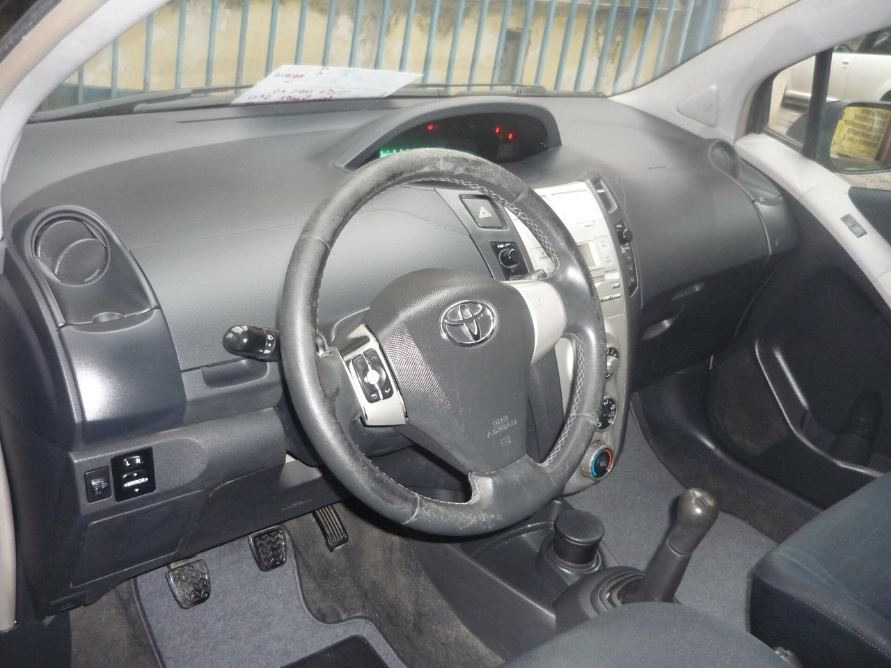 Toyota Yaris 1.0 5 porte Sol