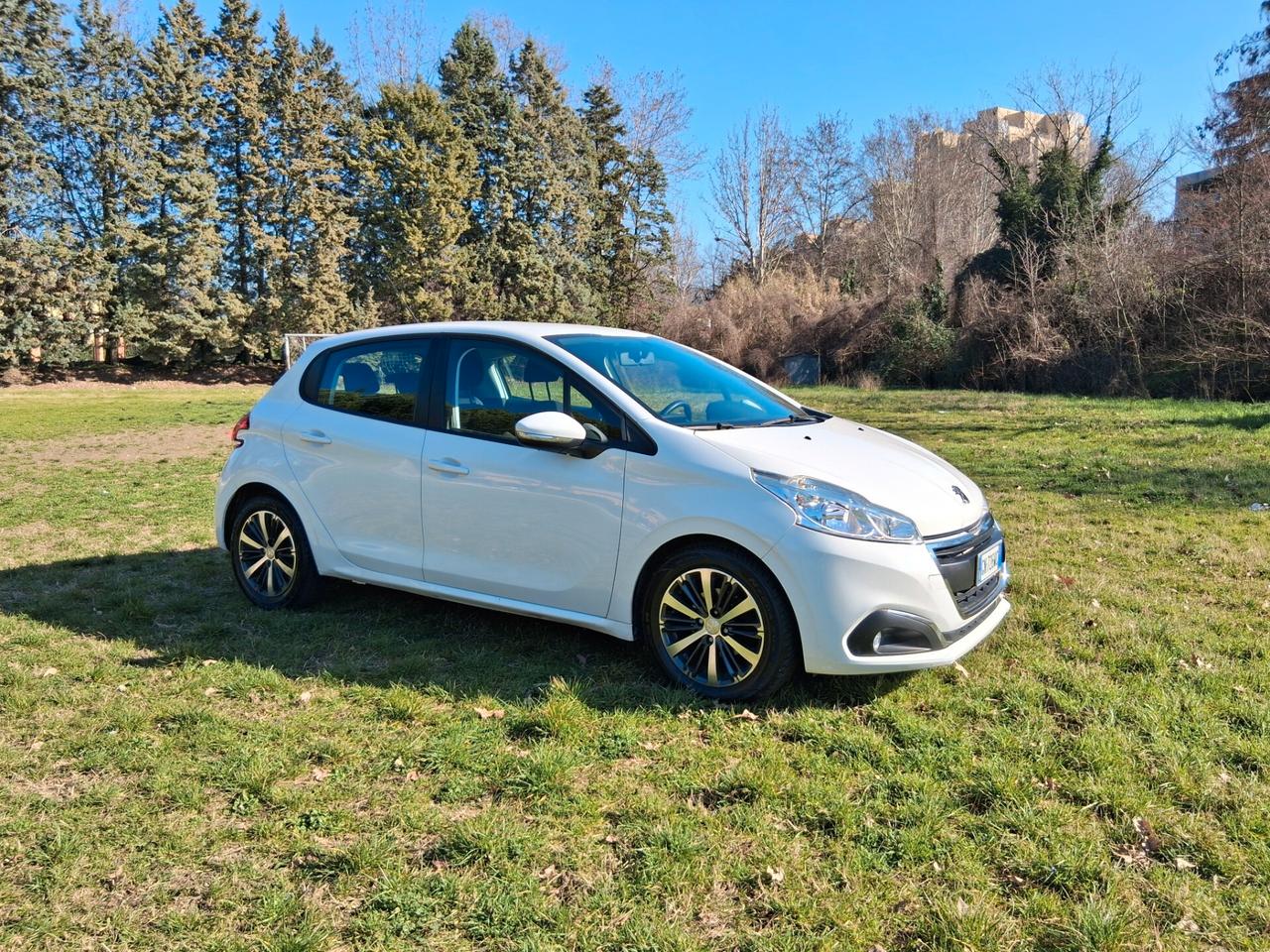 Peugeot 208 come nuova