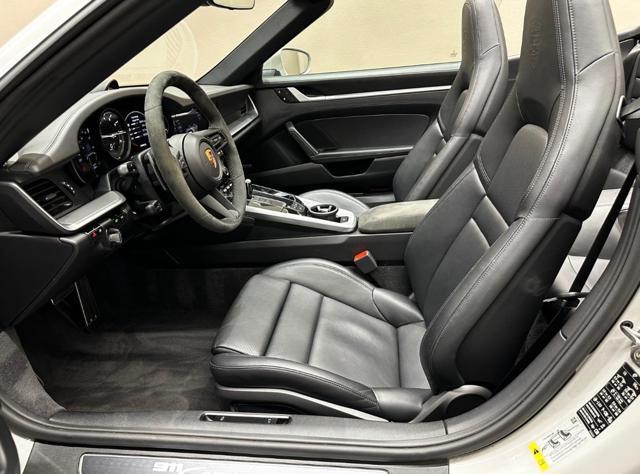 PORSCHE 992 911 Carrera 4S Cabriolet