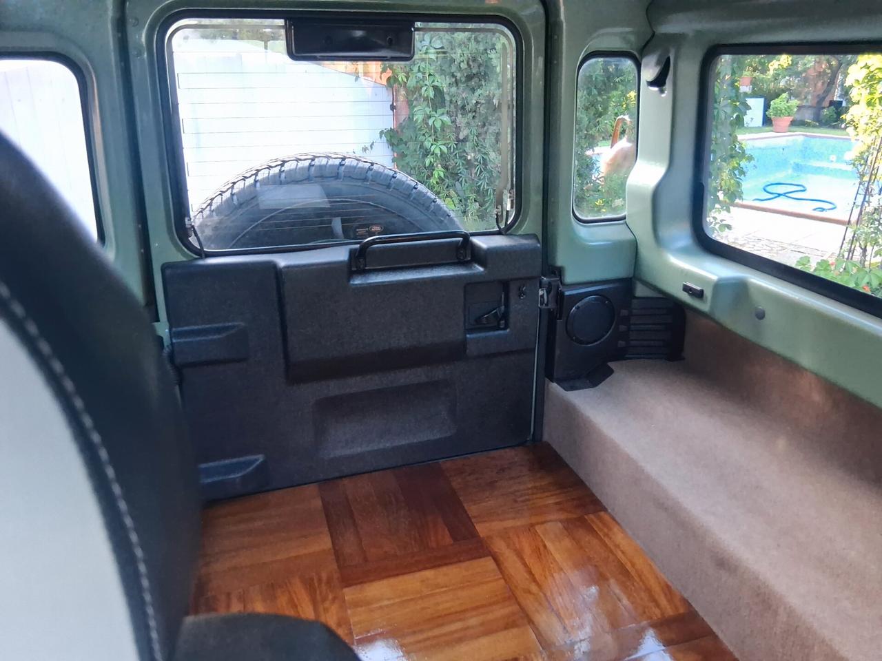 Land Rover Defender 90 2.2 TD4 Station Wagon E N1
