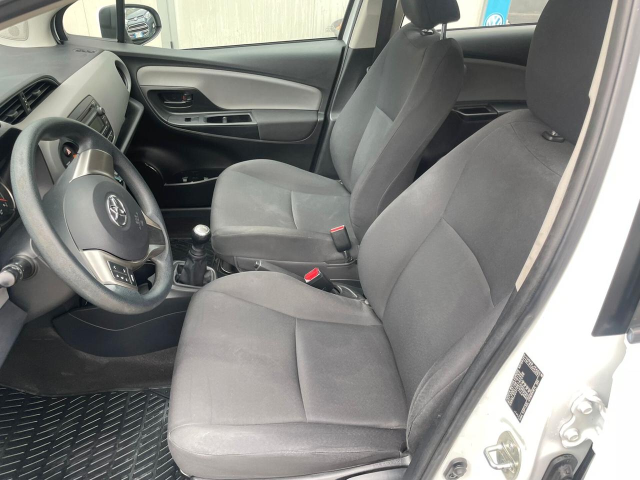 Toyota Yaris 1.0 5porte Active 2015