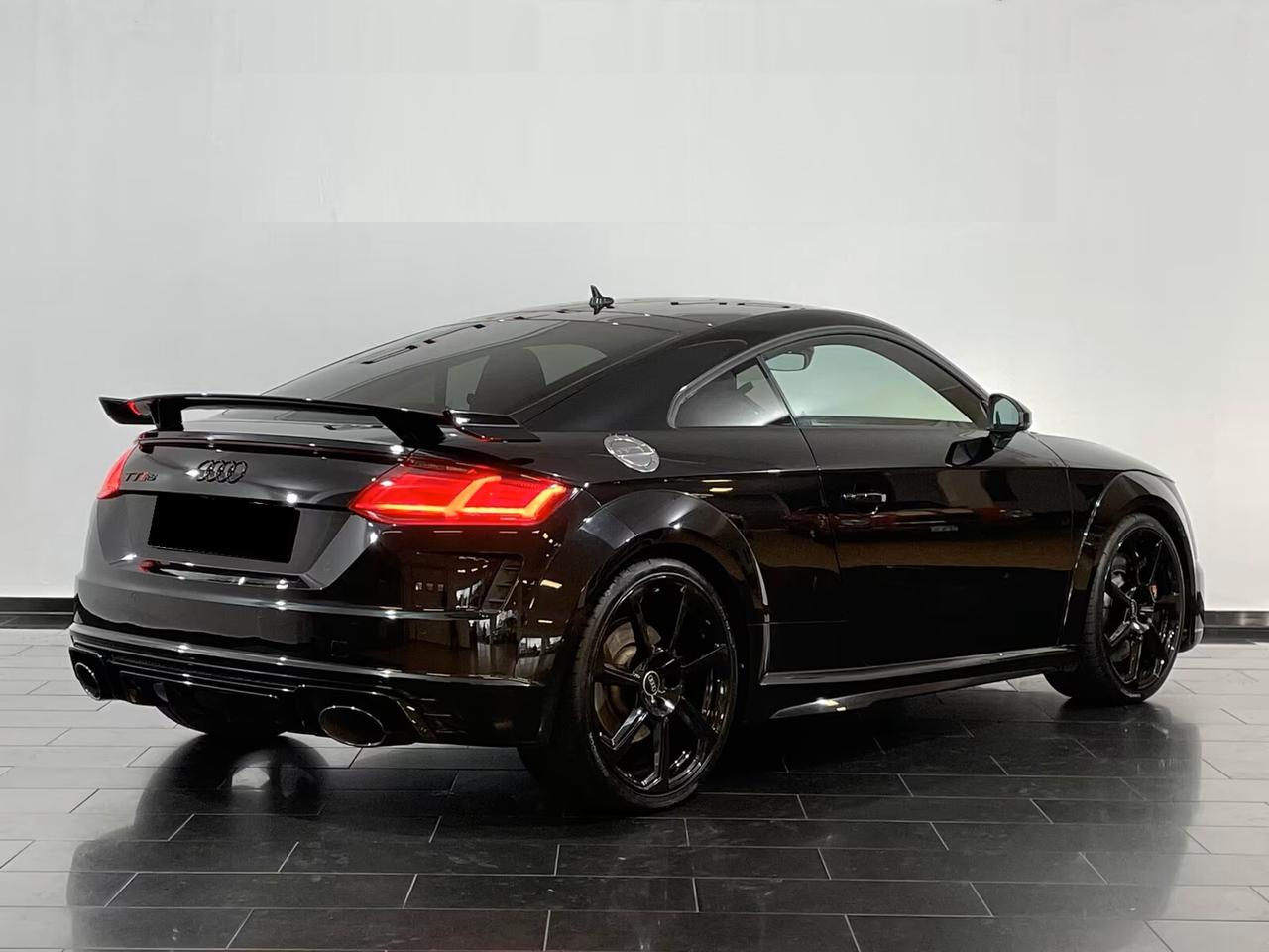 Audi TT RS 2.5 TFSI quattro scarico sportivo telecamera