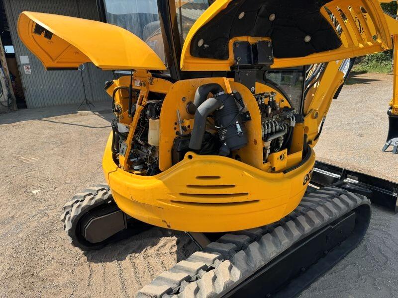 MINIESCAVATORE JCB 8027 GIROSAGOMA
