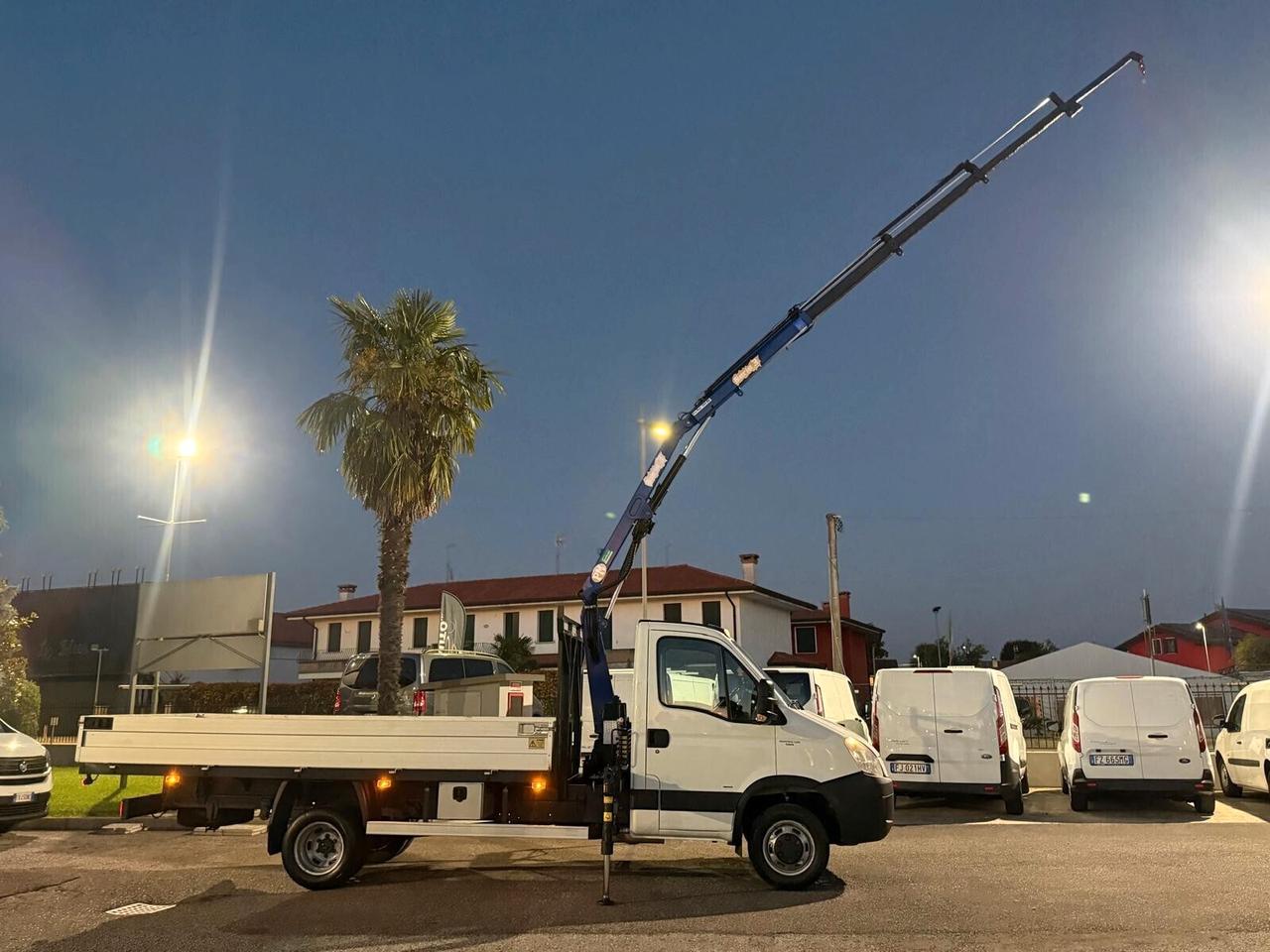 IVECO DAILY 35C 18 MOTORE 3.0 1 80 CV CASSONE DA 430 FISSO E GRU PM 3 ALTEZZA 10M
