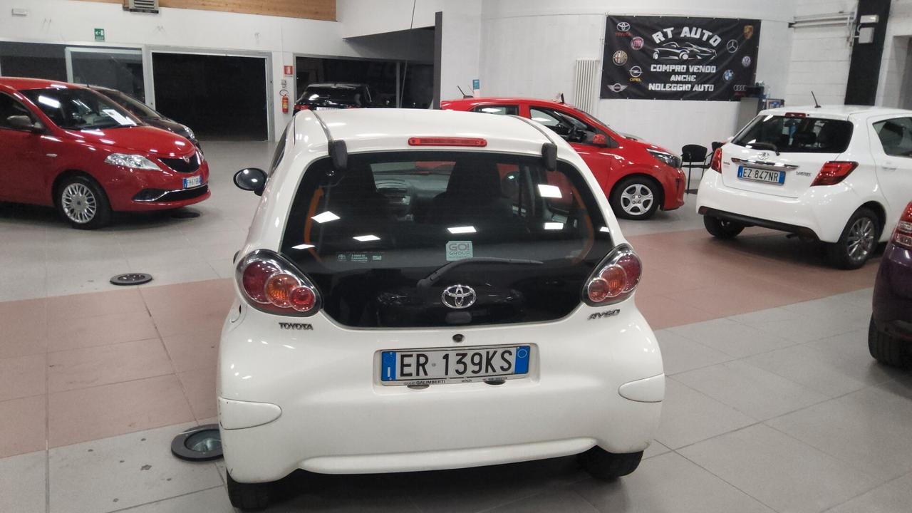 Toyota Aygo 1.0 12V VVT-i 5 porte Cool Soda Connect