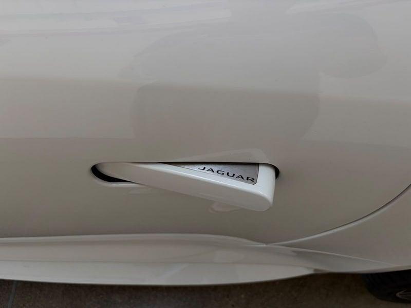 Jaguar F-Type 2.0 i4 300cv auto Chequered Flag