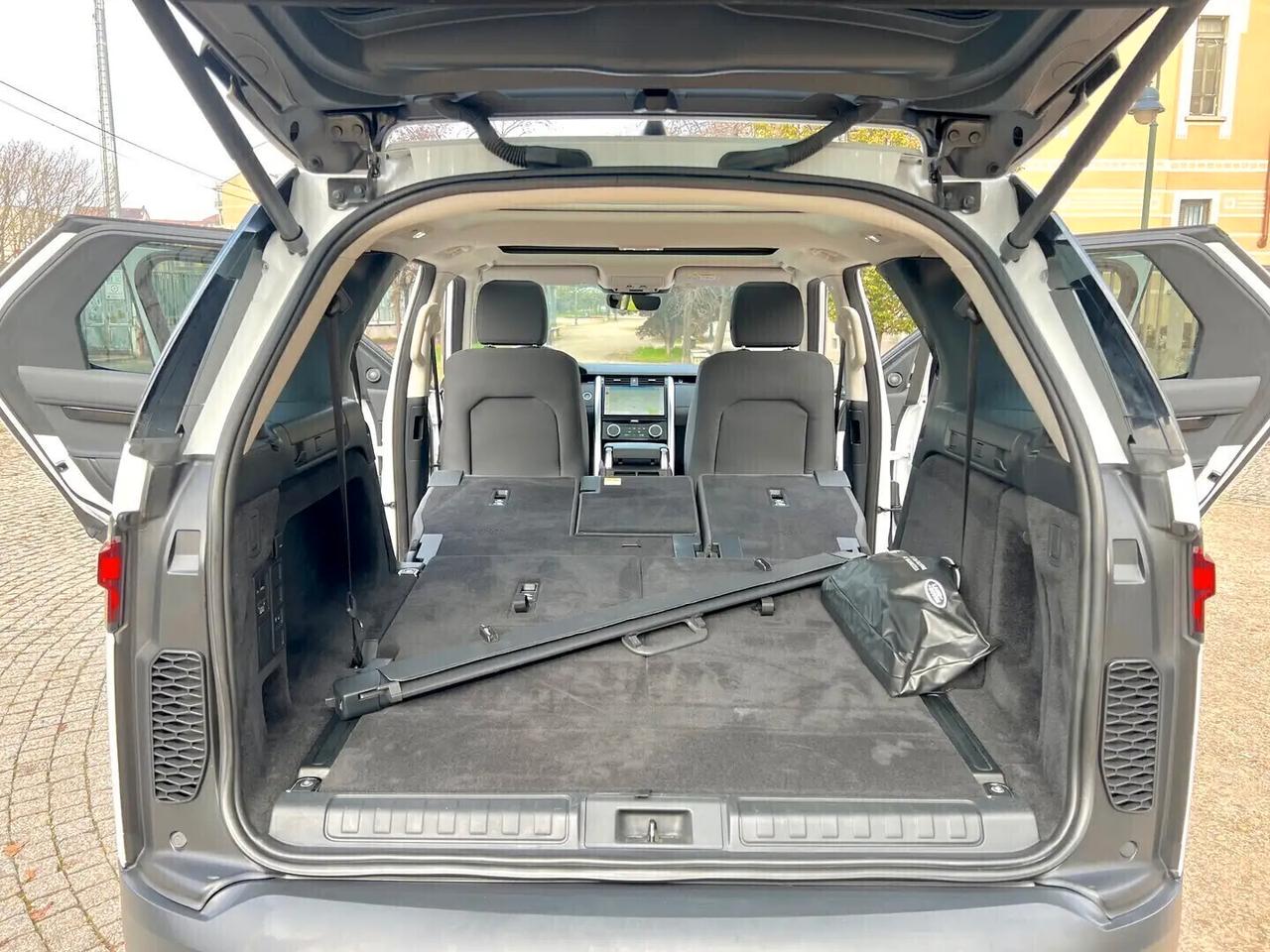 Land Rover Discovery 5 3.0 D I6 MHEV 250cv E6 aut.8 AWD 7 Posti