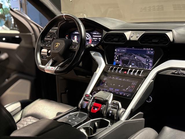 LAMBORGHINI Urus 4.0
