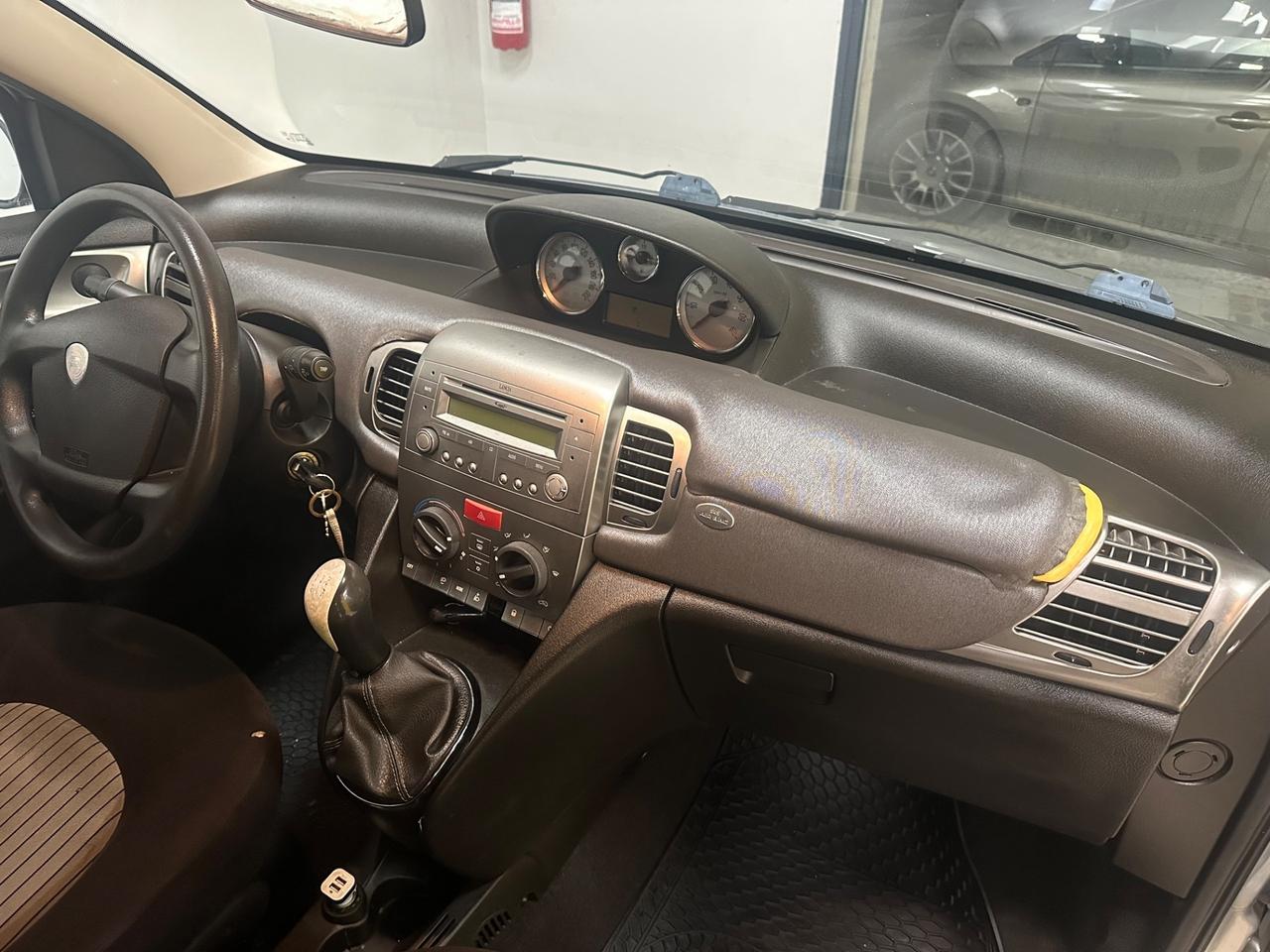Lancia Ypsilon 1.3 MJT 90 CV Oro Bianco