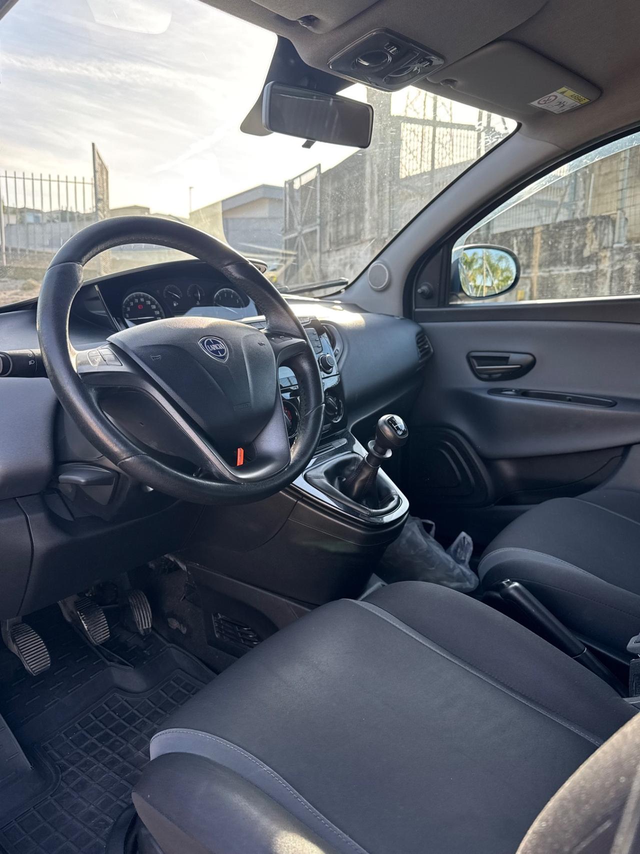 Lancia Ypsilon 1.2 69 CV 5 porte Gold