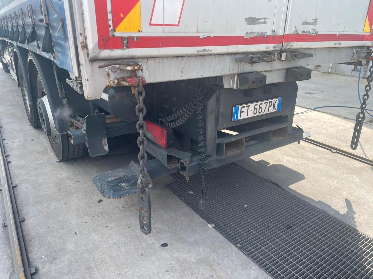 IVECO Stralis 460 LNG 6x2 centinato + Moffett M4 2.000 kg