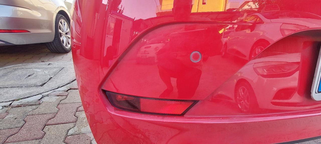 VOLKSWAGEN UP BENZINA/METANO DI SERIE TELEFONO LEGA PELLE SENSORI IMPECCABILE