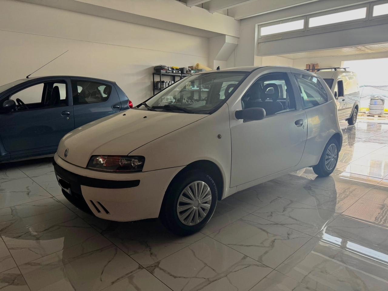 Fiat Punto 1.2 Neopatentati regenered car