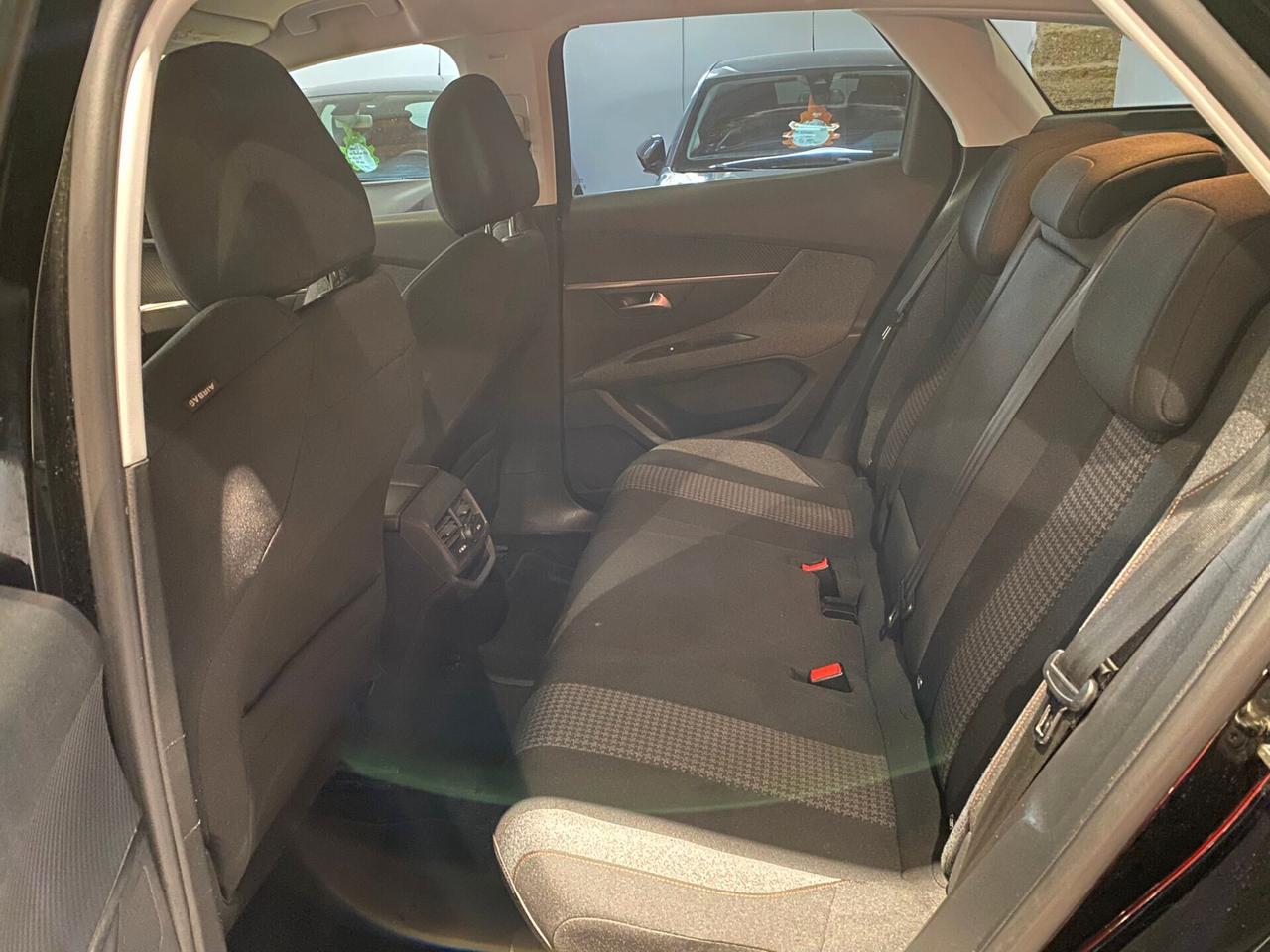 Peugeot 3008 BlueHDi 130 S&S Business