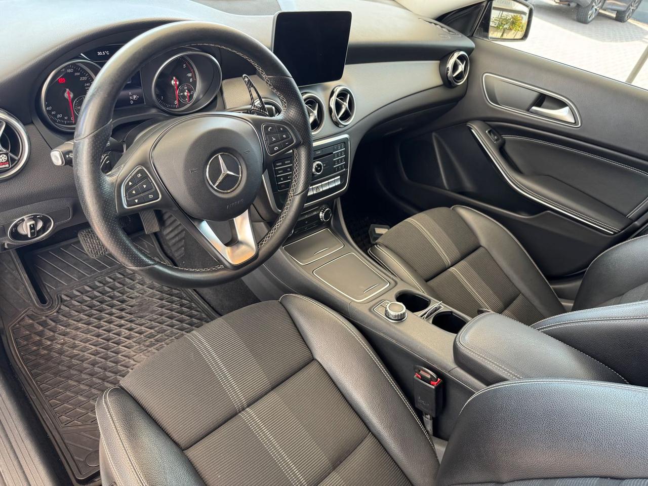 Mercedes-Benz GLA 220 Premium GLA 220 D #6418