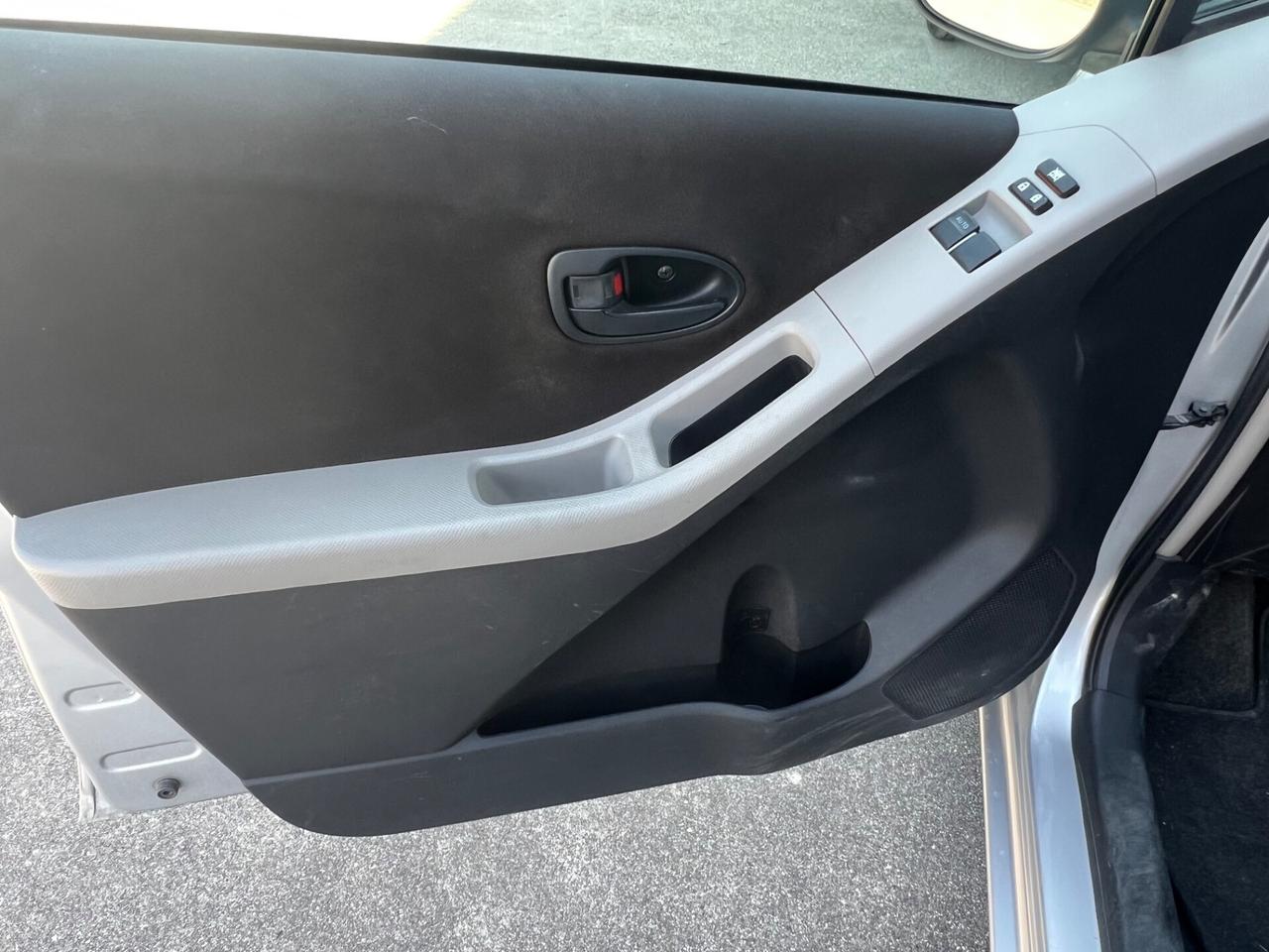 Toyota Yaris 1.0 5 porte Luxury pack FINANZIABILE
