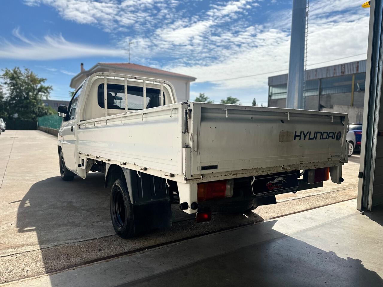 Hyundai H-1 2.5 TDI Autocarro CASSONATO FISSO 3 POSTI