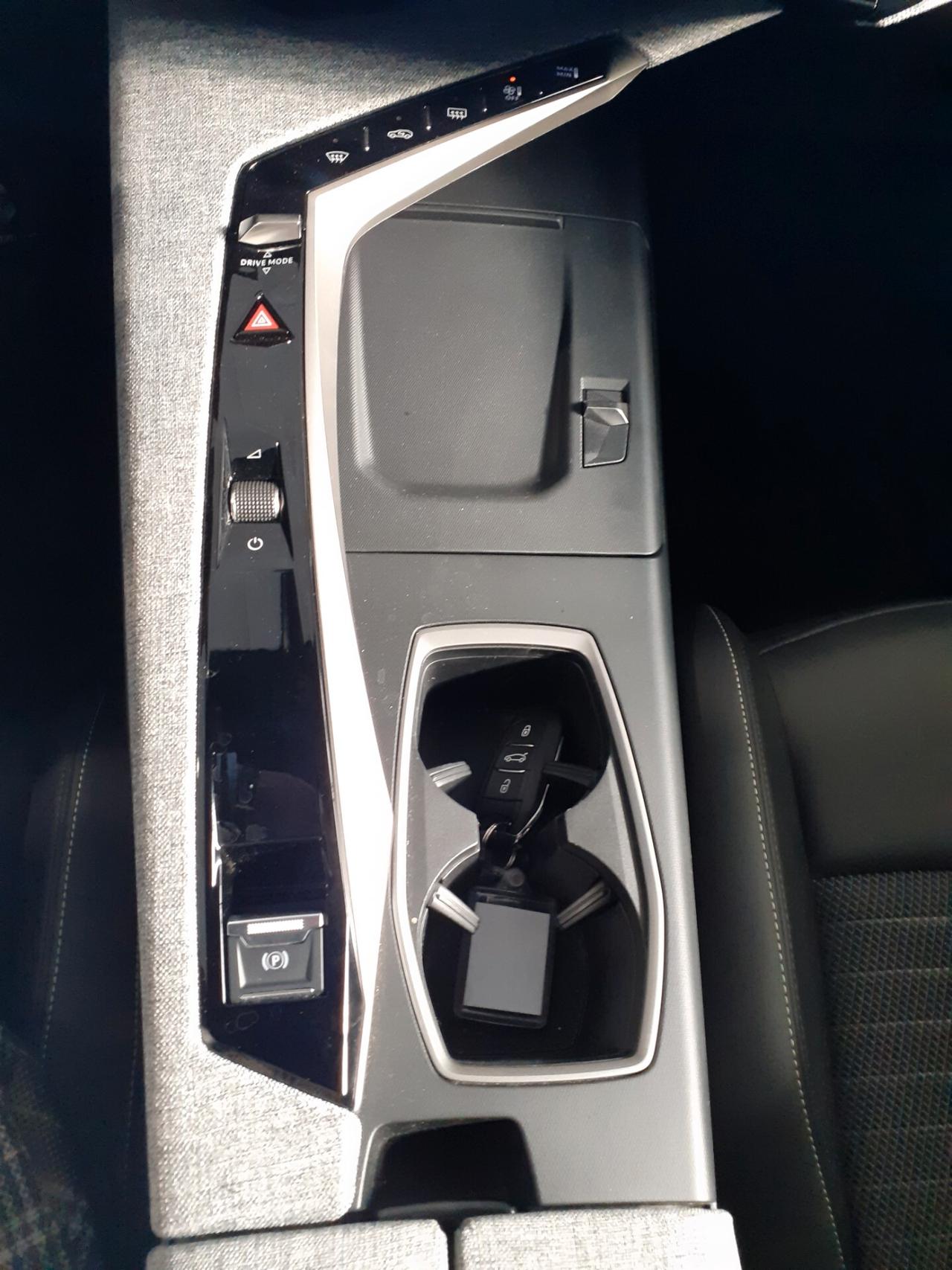 Peugeot 3008 Hybrid 145cv e-DCS6 GT