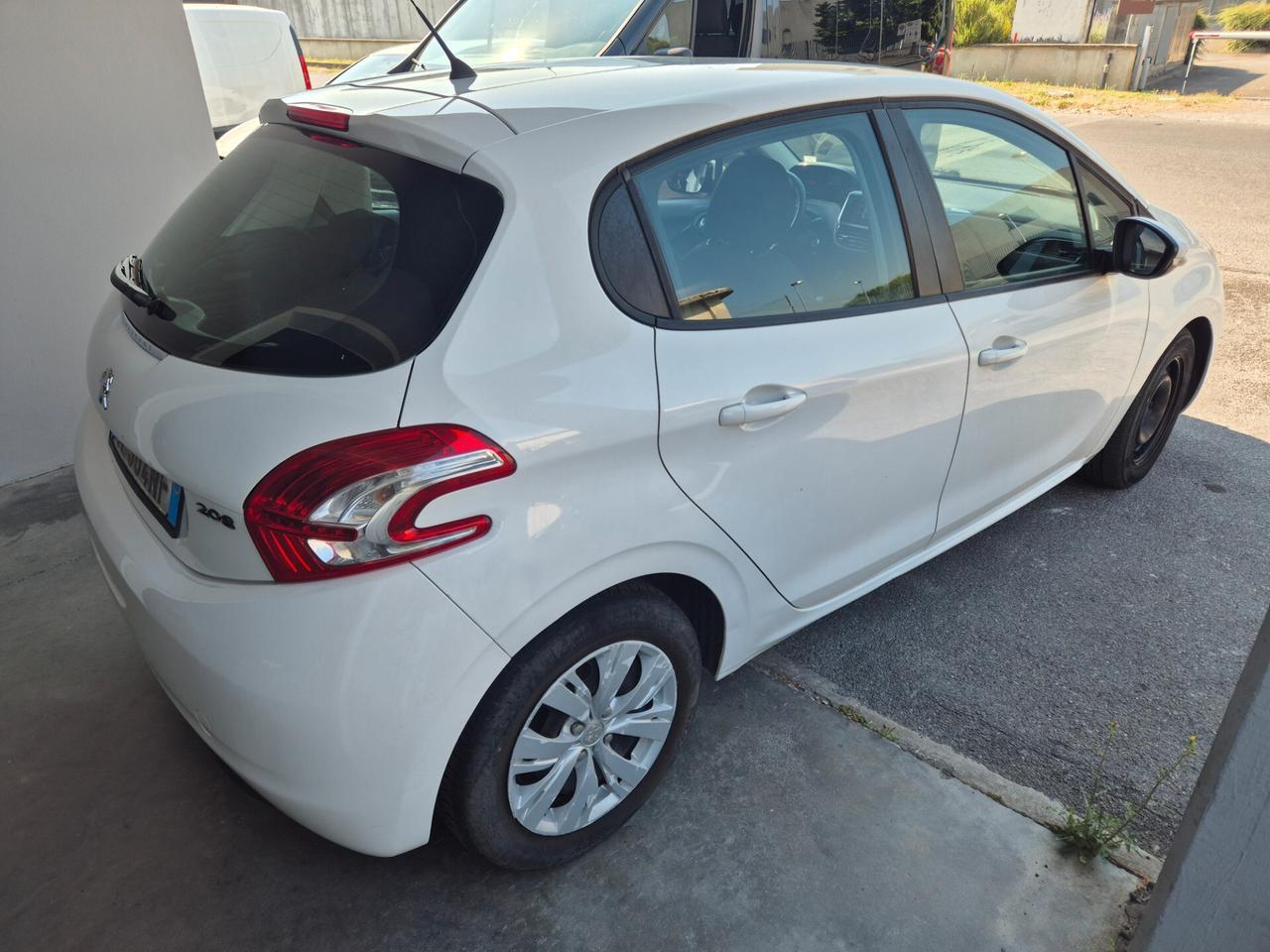Peugeot 208 1.4 HDi 68 CV 5 porte Allure