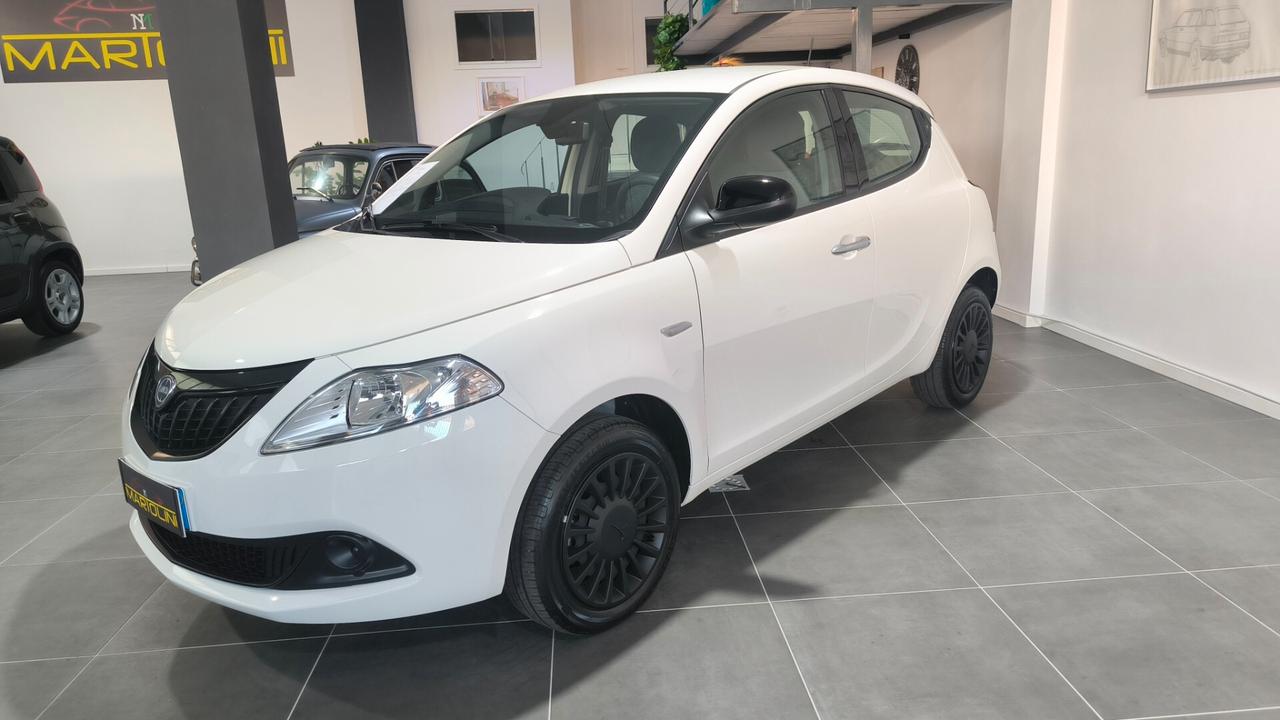 Lancia Ypsilon 1.0 FireFly 5 porte S&S Hybrid Silver