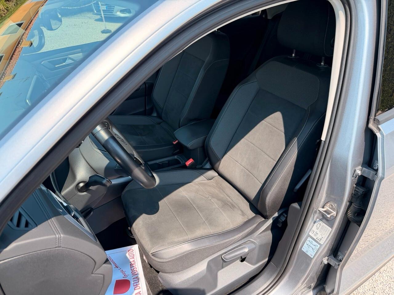 Volkswagen T-Roc 1.0 tsi Style 110cv - ok Neo Patentati