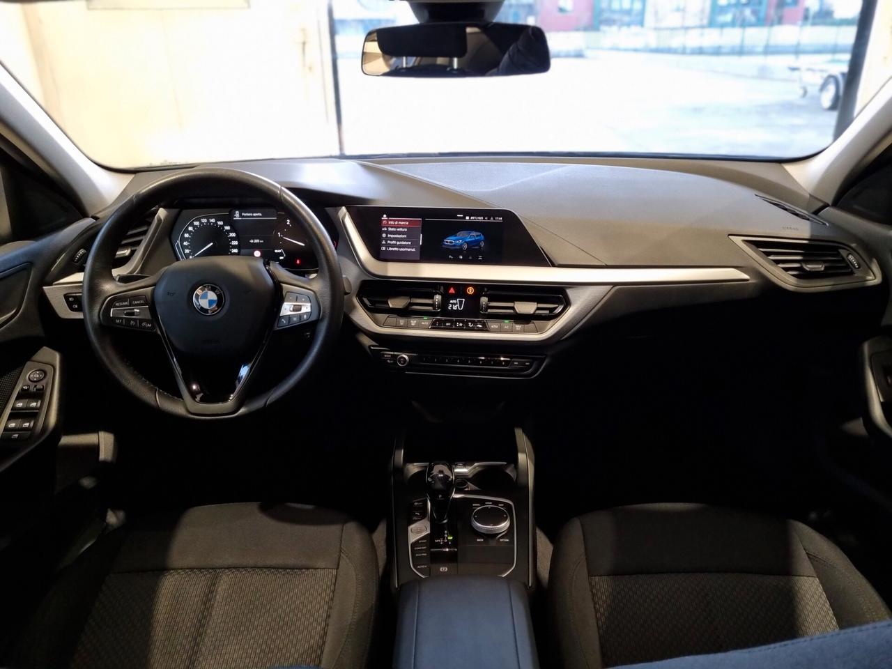 Bmw 116d 5p. Business Advantage