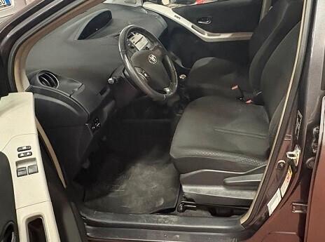 TOYOTA YARIS serie 3 Benzina 1.3 CV 101 EURO 5B Km 87.105 X NEOPATENTATI garanzia 12 mesi