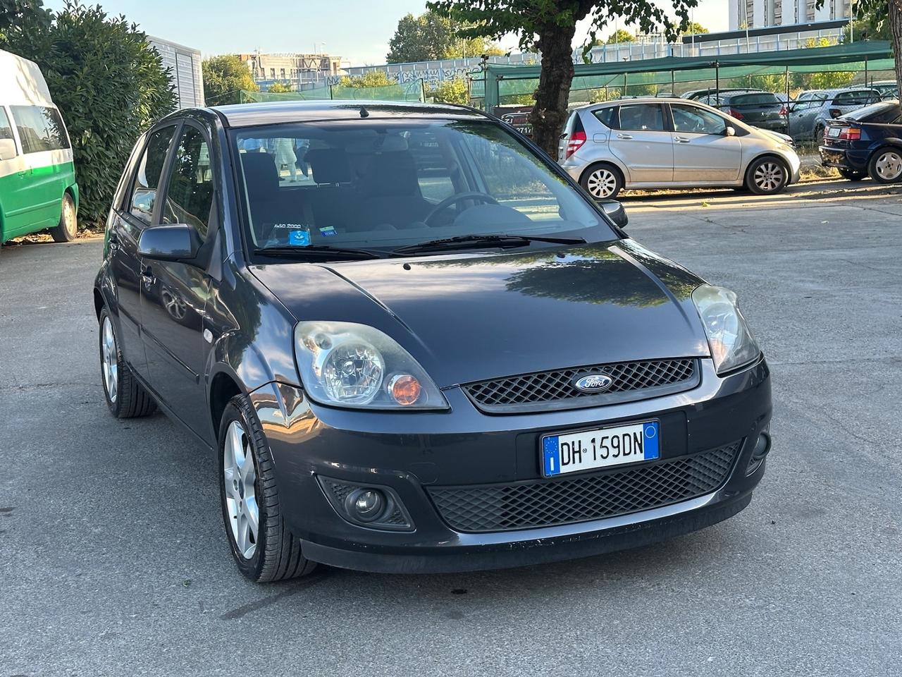 Ford Fiesta 1.2 16V 5p. Ghia X Neopatentati