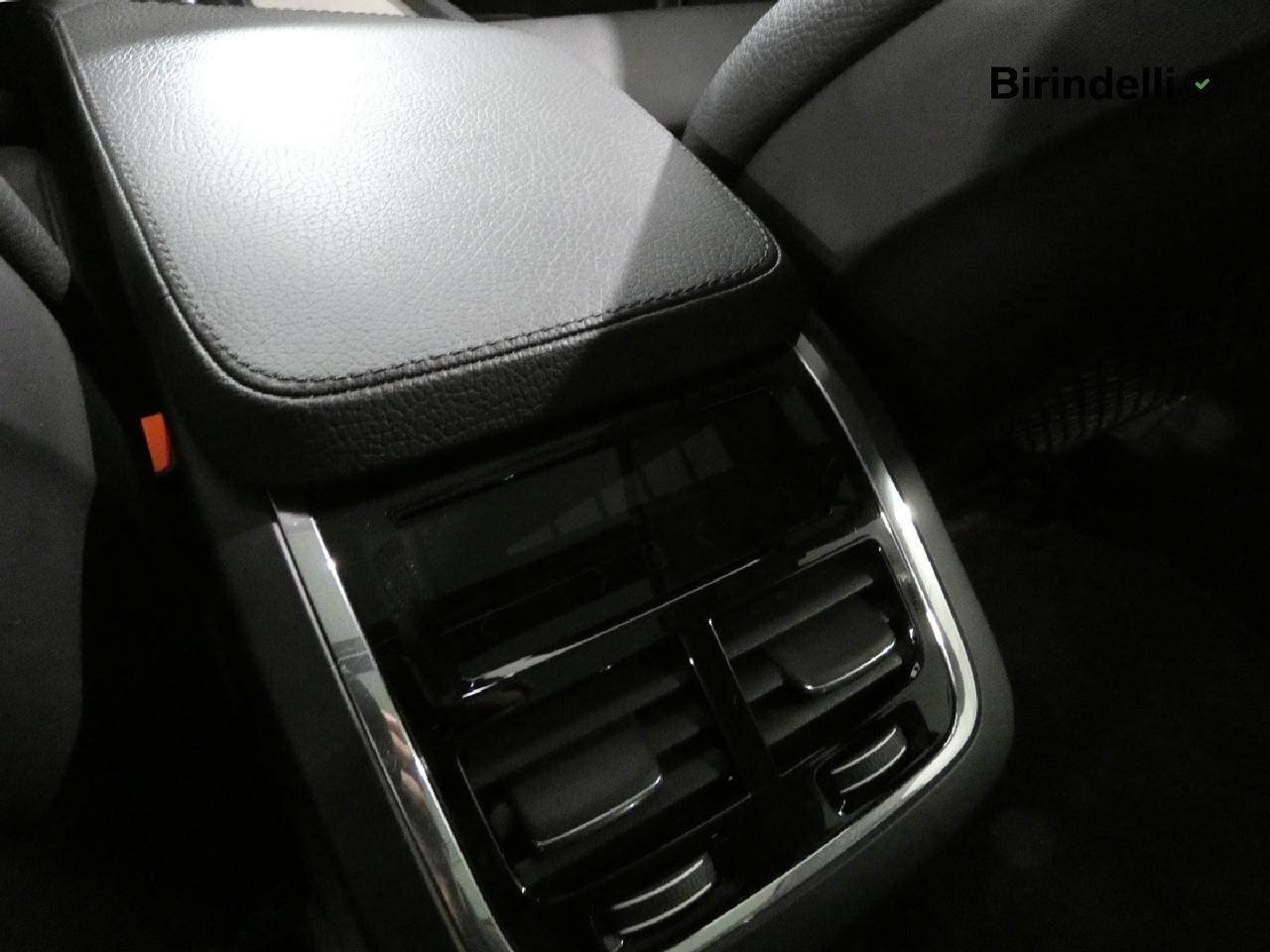 VOLVO V90 (2016-->) - V90 B4 (d) AWD Geartronic Inscription