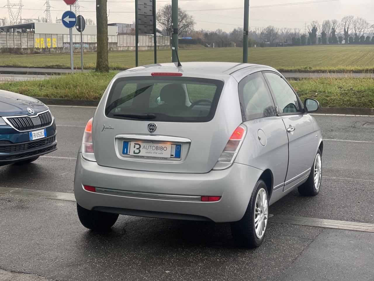 Lancia Ypsilon 1.2 69 CV Unyca