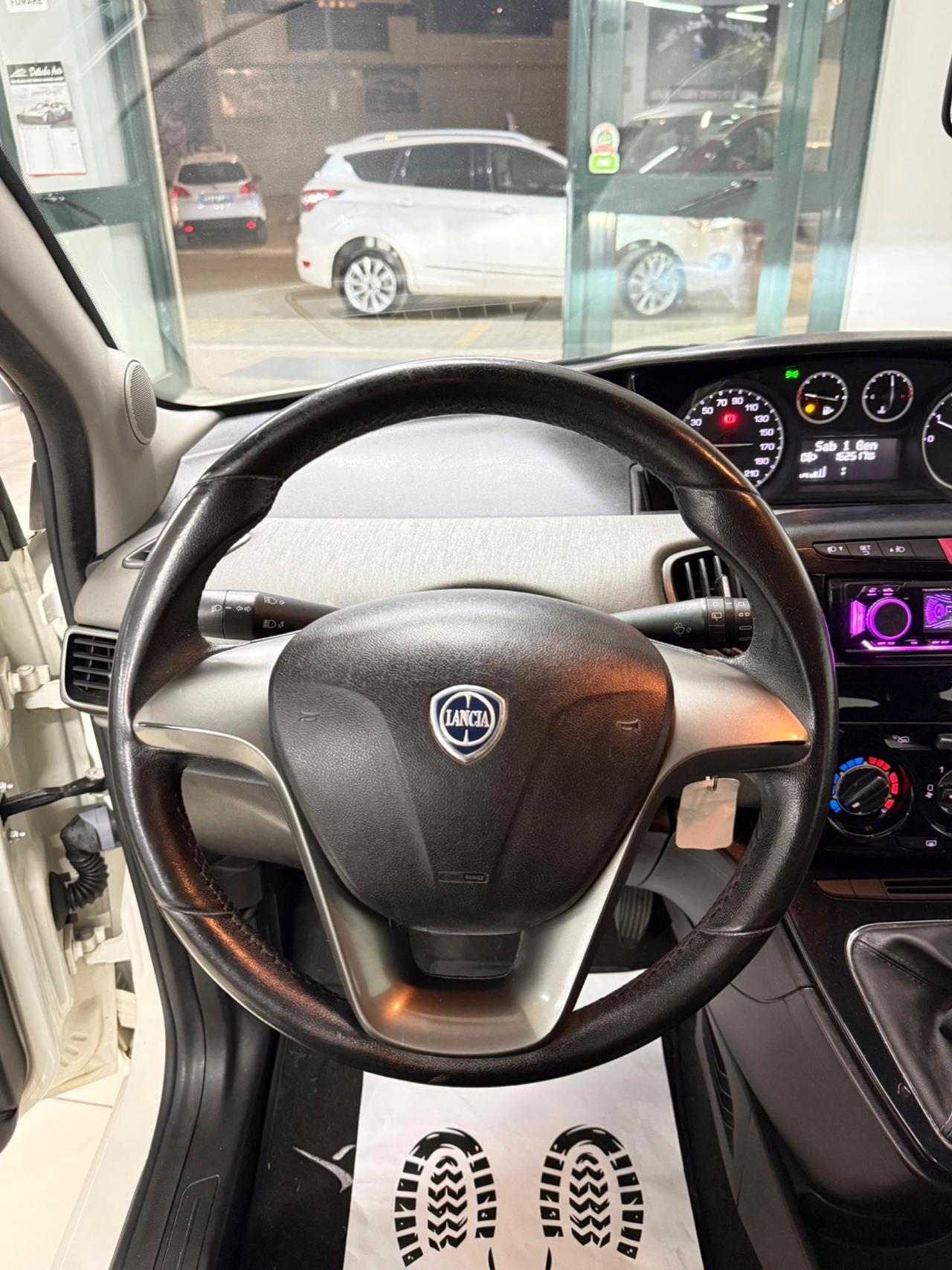 Lancia Ypsilon 1.2 69 CV 5 porte GPL Ecochic Silver