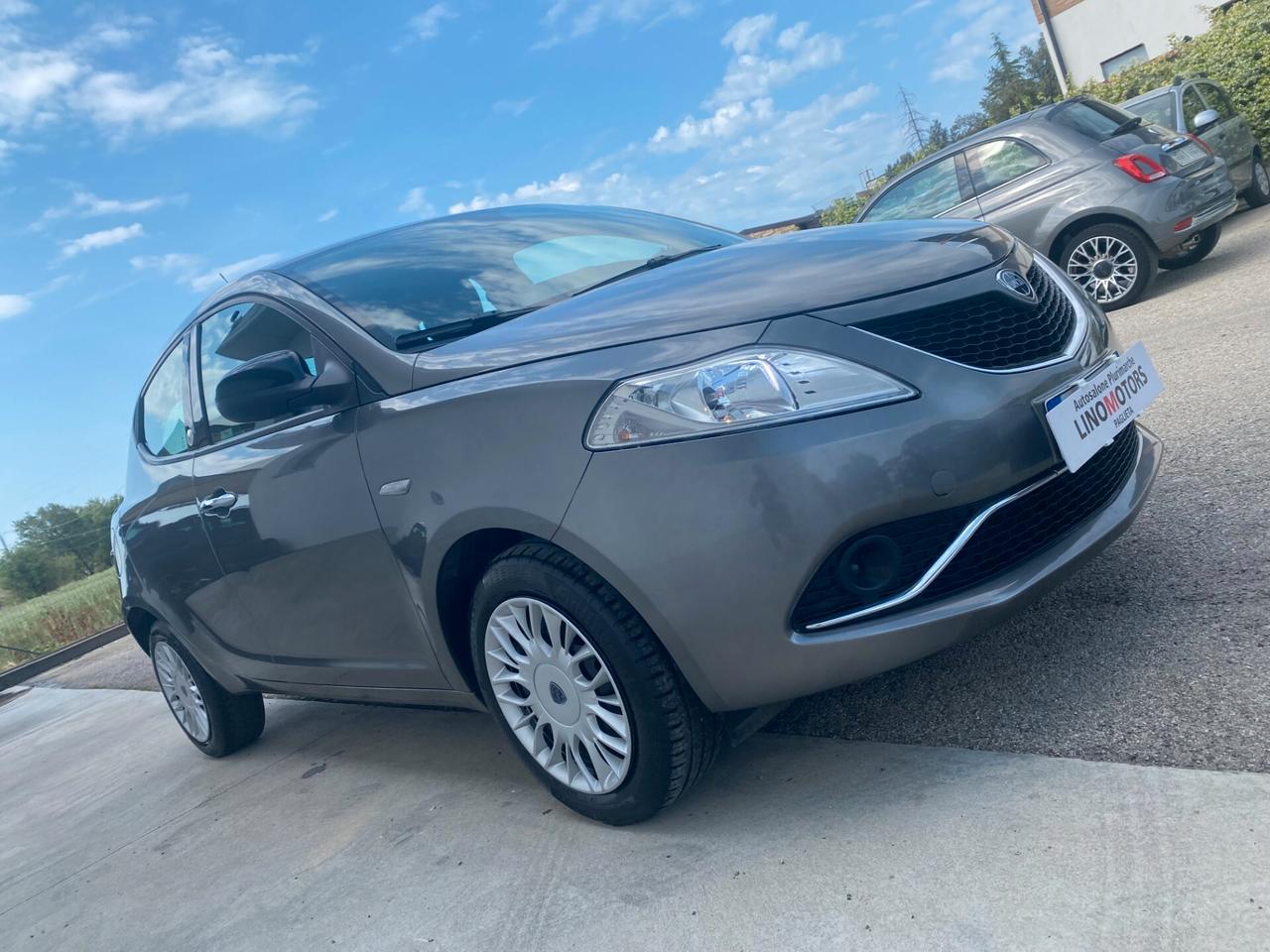 Lancia Ypsilon 1.2 69 CV 5 porte GPL Ecochic Silver