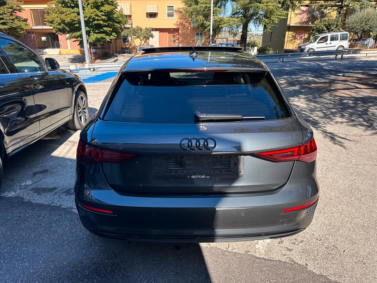 Audi A3 SPORTBACK 35 TDI S tronic + FARI MATRIX + PANORAMA + LED AMBIENT + R18 + BLACK PACK