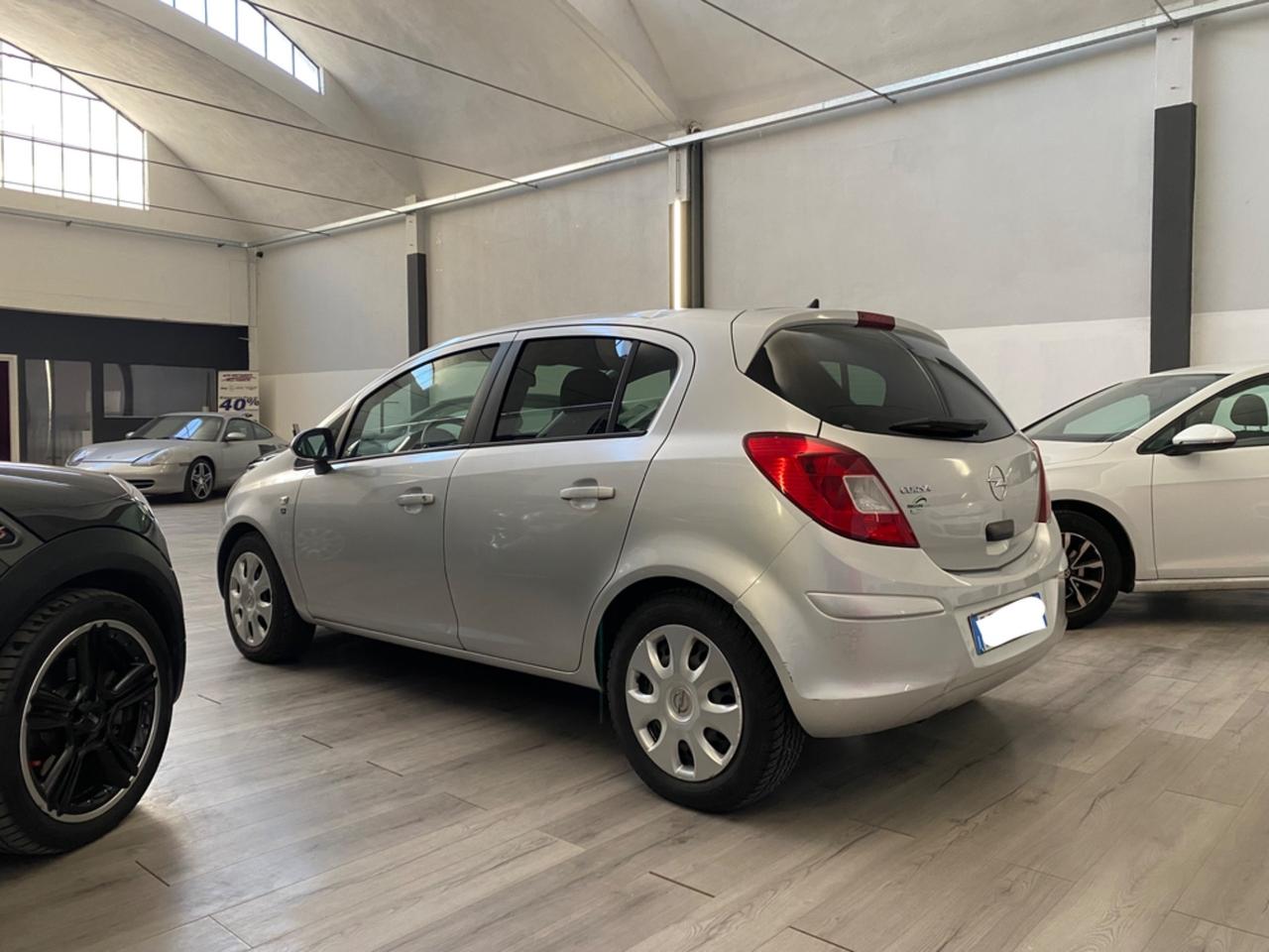 Opel Corsa 1.2 5 porte Club