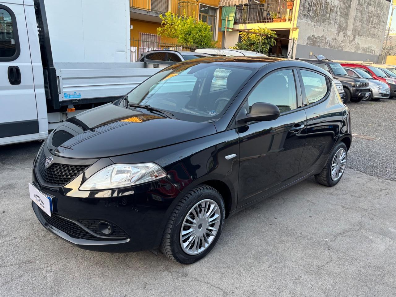 Lancia Ypsilon 1.2 69 CV 5 porte S&S Gold