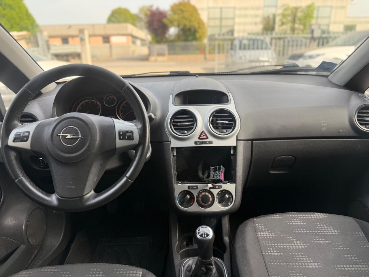Opel Corsa 1.2 5 porte Cosmo