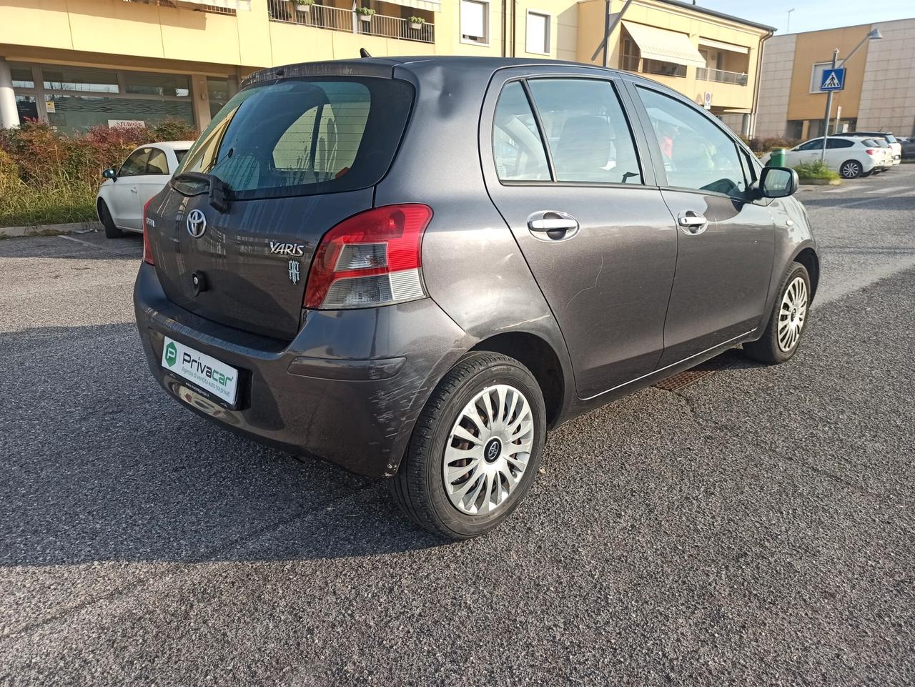 Toyota Yaris 1.0 5 porte