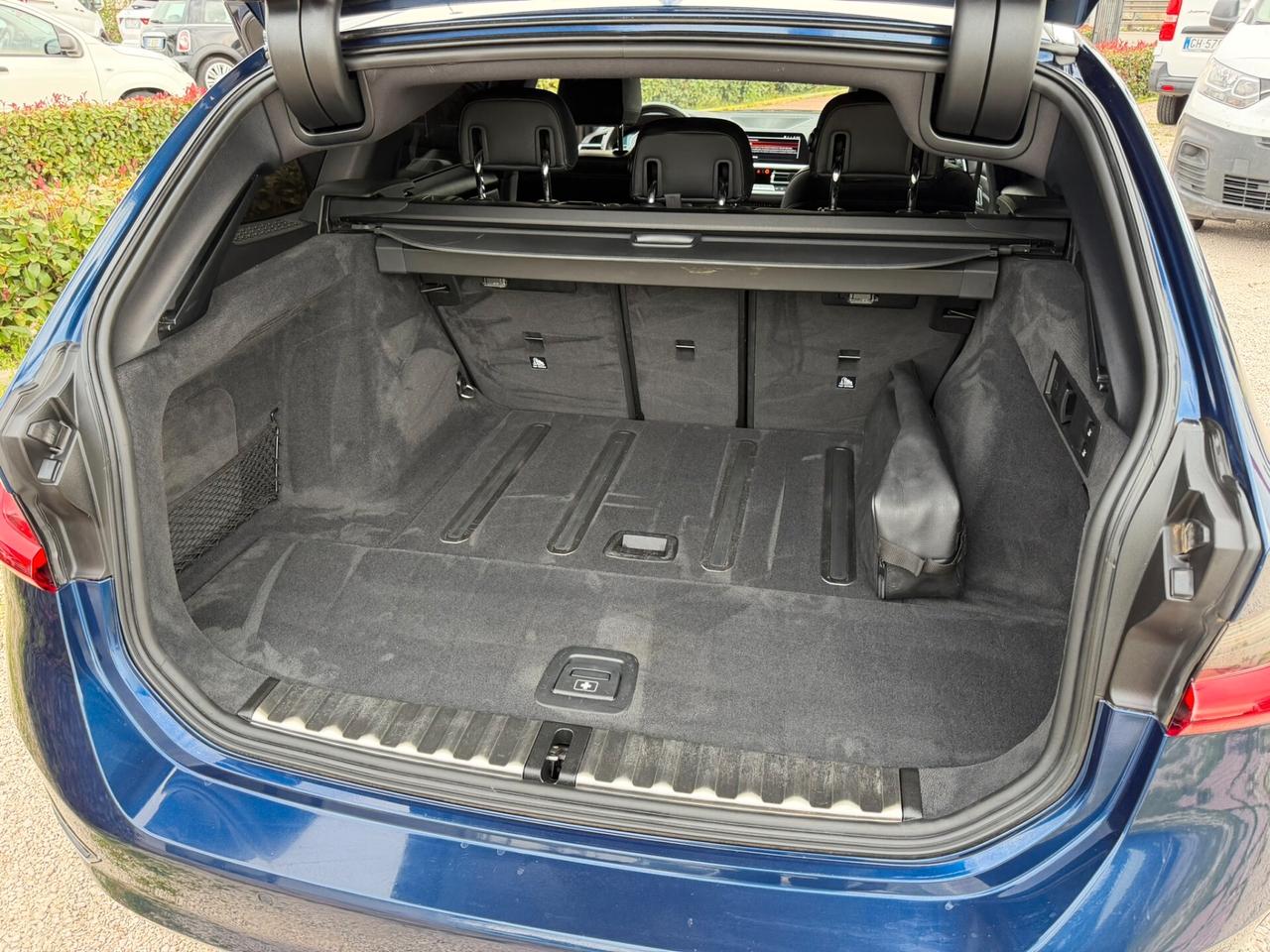 Bmw 320d xDrive Touring Luxury AUT - FULL OPTIONAL!