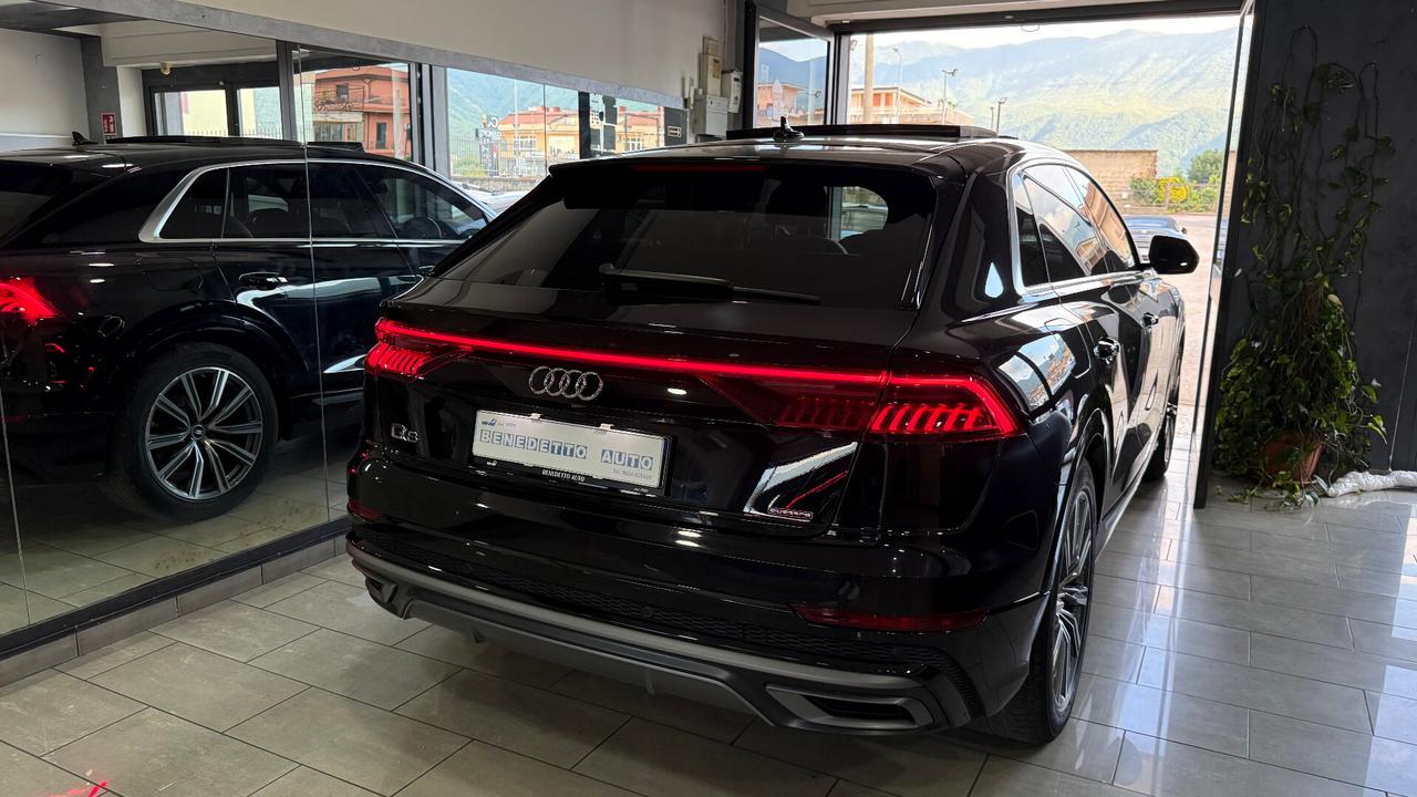 Audi Q8 55 TFSI e quattro Sport sline tetto