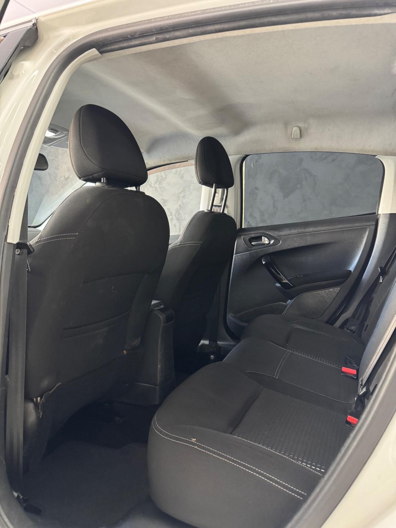 Peugeot 208 BlueHDi 100 5 porte Allure