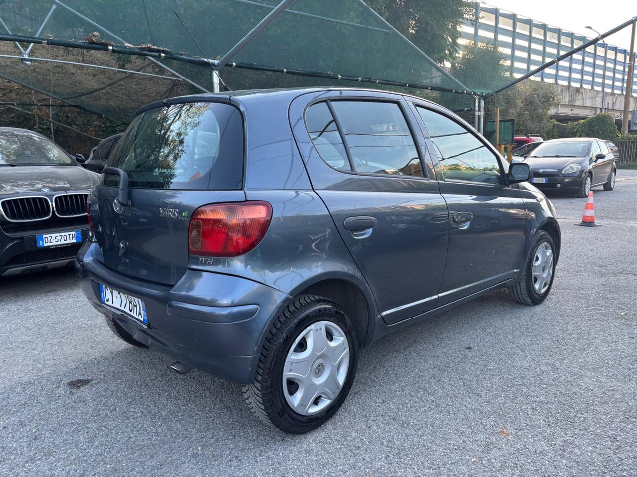 Toyota Yaris 1.0i 5 porte Sol OK NEOPATENTATI