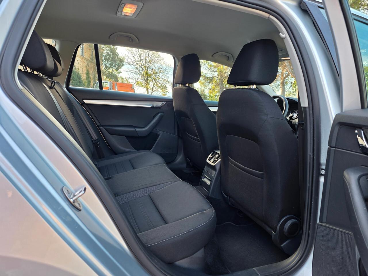 Skoda Octavia 1.6 TDI 115CV DSG Wagon