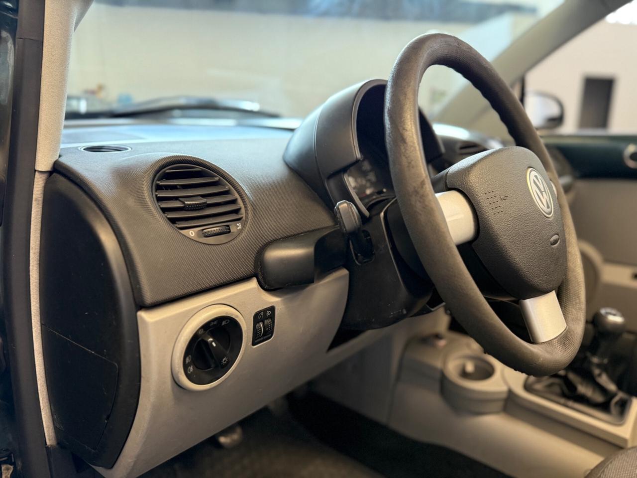 Volkswagen New Beetle 1.6 Cabrio