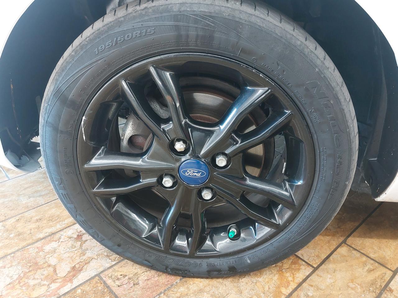 Ford Fiesta 1.5 TDCi 75CV 3 porte Black & White Edition