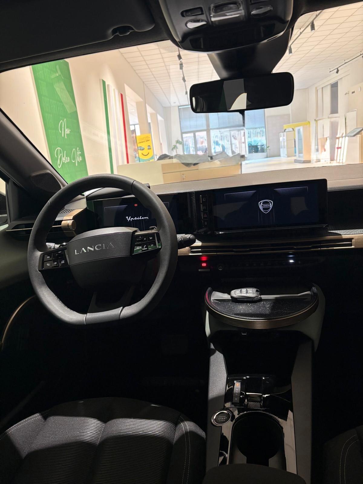 Lancia Ypsilon Hybrid e-DCT